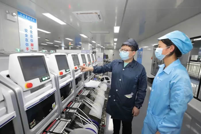 奮楫揚(yáng)帆加“數(shù)”行，九江經(jīng)開(kāi)區(qū)強(qiáng)攻數(shù)字經(jīng)濟(jì)“一號(hào)發(fā)展工程”